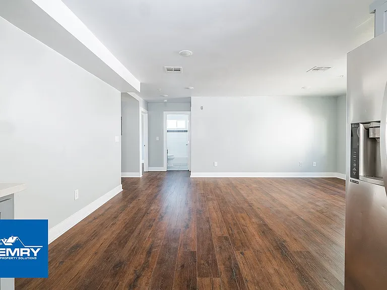 814 N Wilmington Blvd — Photo 6