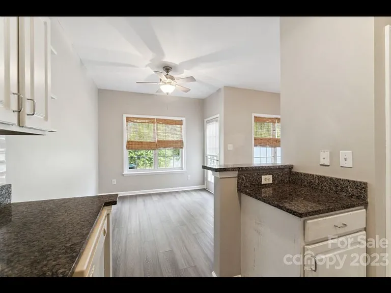 7811 Lennoxshire Ln — Photo 19