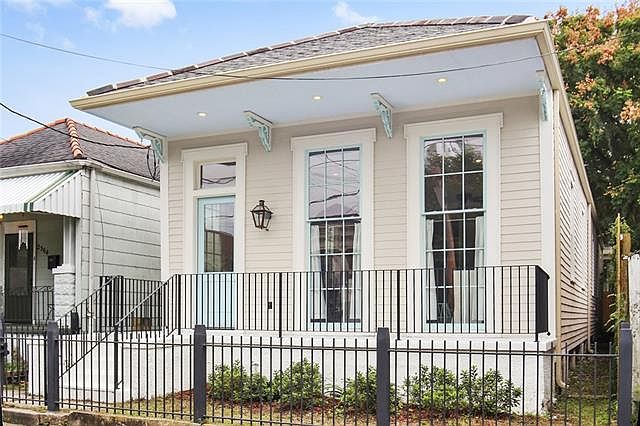 1st image of 2366 Annunciation St