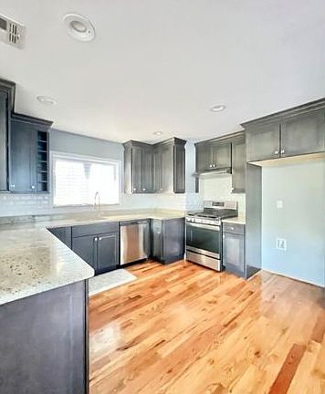 4th image of 885 N Railroad Ave