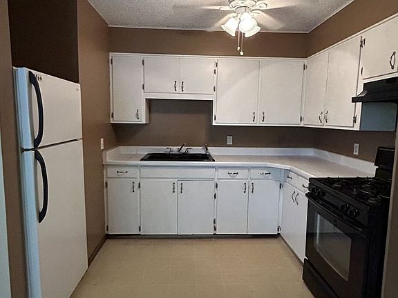 4th image of 1814 S Olive St #B