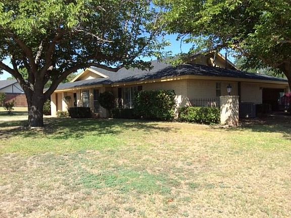 2nd image of 750 Scott Pl