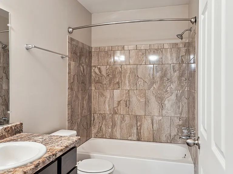 Pointe West Apartments — Photo 67