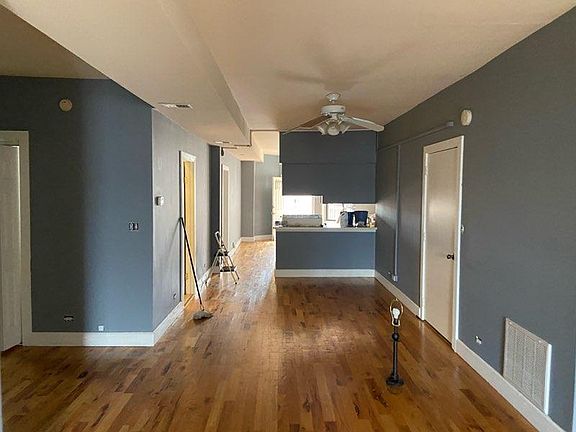 2nd image of 1228 W Belmont Ave #2