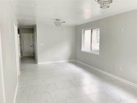 5th image of 1937 Hope St