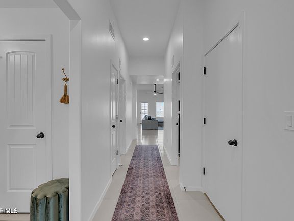 4th image of 937 Sandhurst Pl