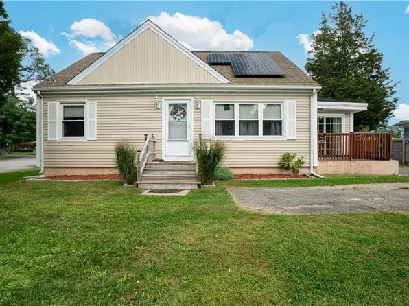 756 Metacom Ave, Bristol, RI 02809