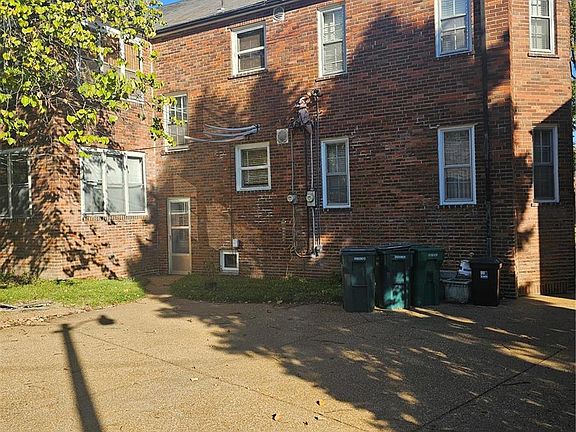 5th image of 3951 Canterbury Dr