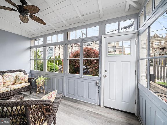 3rd image of 209 Harry St