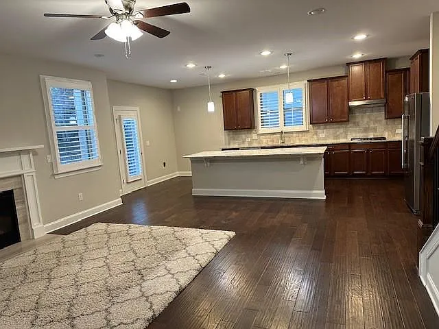 5 bed, 4.0 bath, 2874 sqft, $3,095 — Photo 2