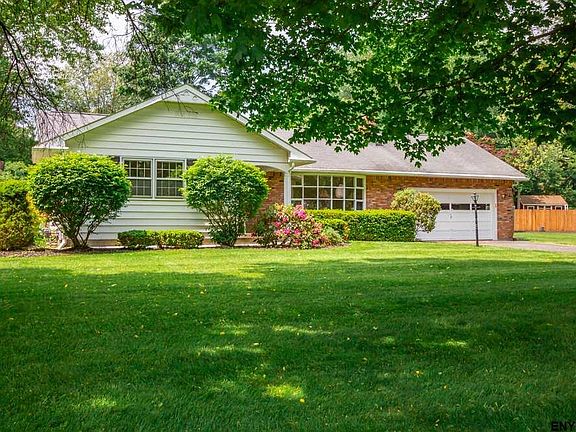 3rd image of 12 Barry Ln