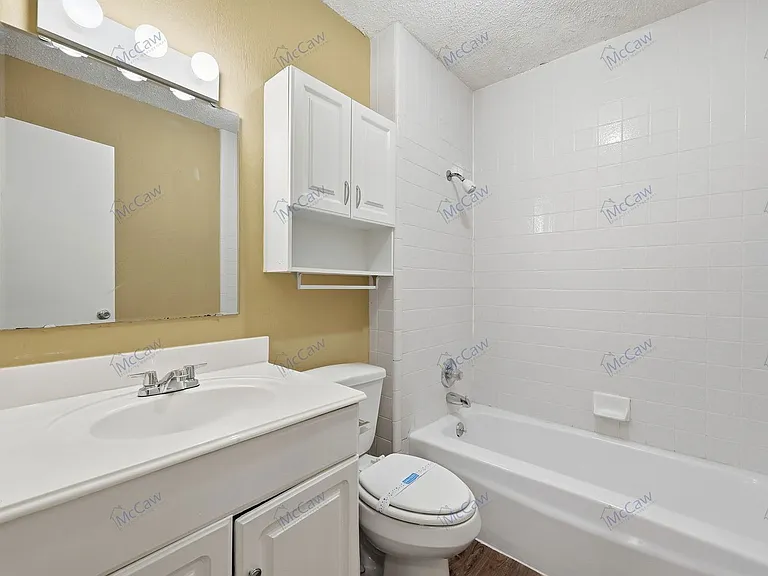 207 Evelyn St — Photo 15