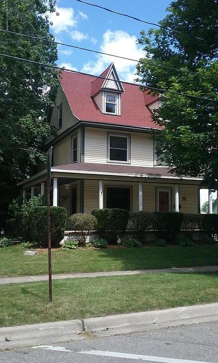 1st image of 214 W Lincoln St