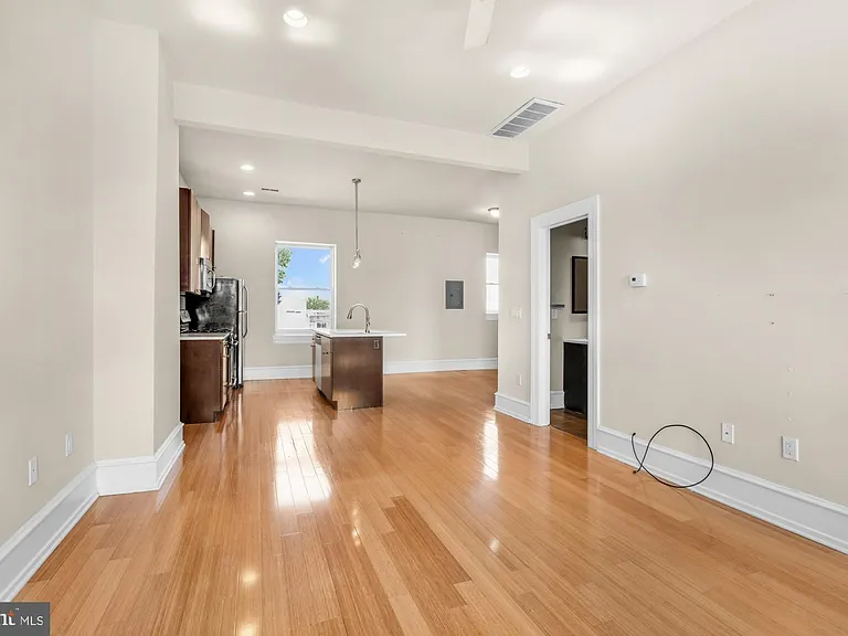 2136 E Dauphin St #301 — Photo 8
