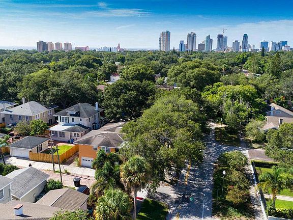 aerial photo, a few blocks from Tampa Bay and Downtown St. P