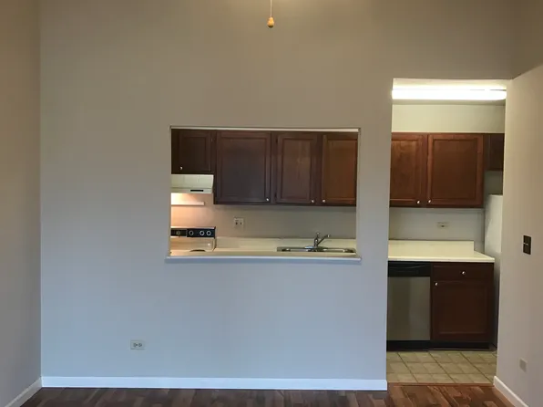 2010 N Rand Rd APT 209, Palatine, IL 60074