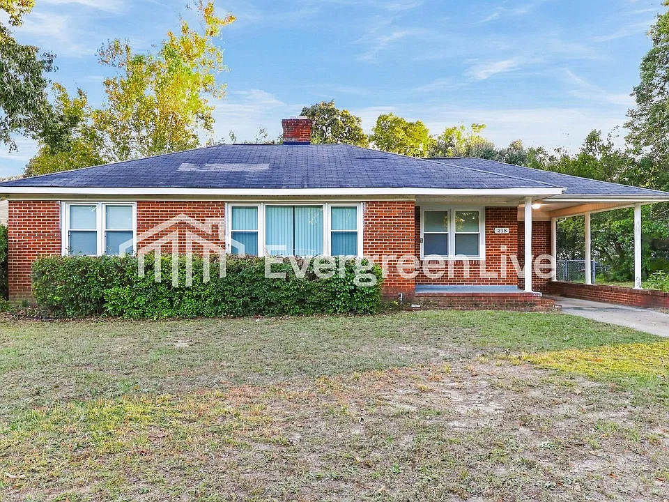 218 Crestwood Dr
