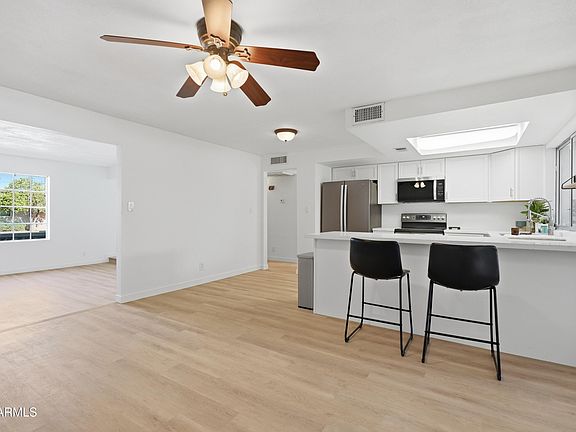 3rd image of 556 N HOBSON Plaza