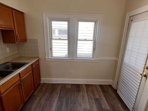3rd image of 15407 School Ave
