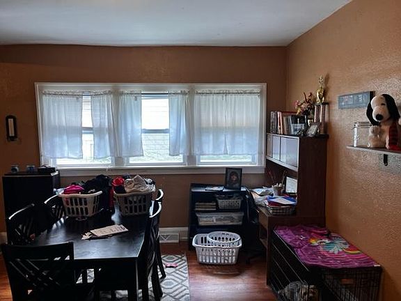 4th image of 818 Woodsdale Ave #1