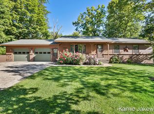 6194 Long Lake Rd, Belding, MI 48809