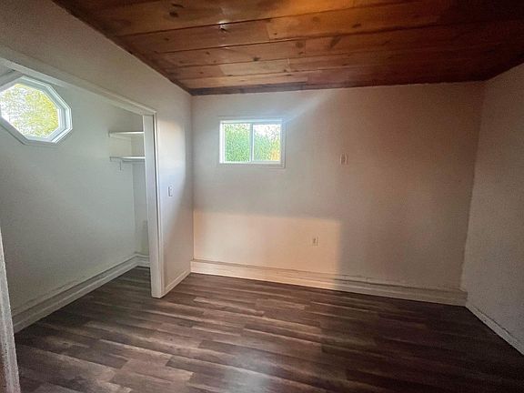 Upstairs Bedroom #2