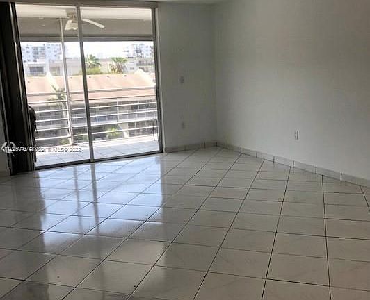 5th image of 3750 NE 169th St APT 403