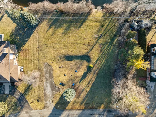 2141 Woodland Ln, Deerfield, IL 60015