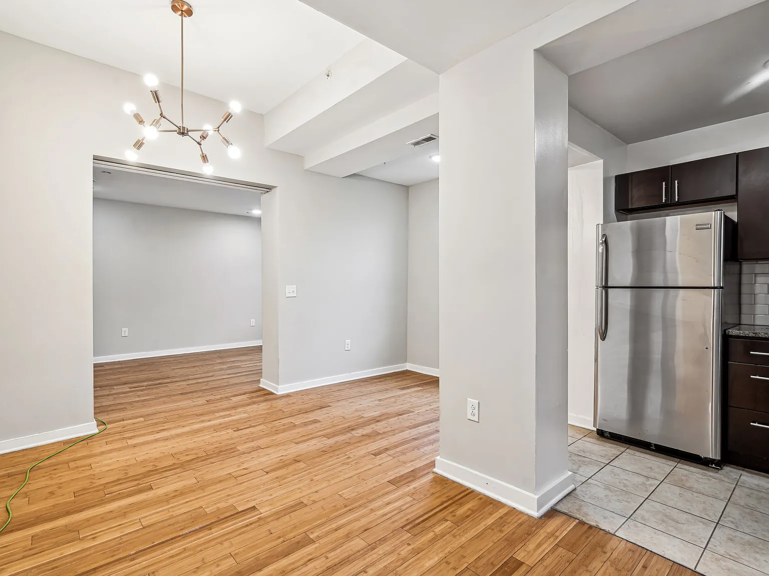 2 bed, 900 sqft, $1,490 — Photo 2