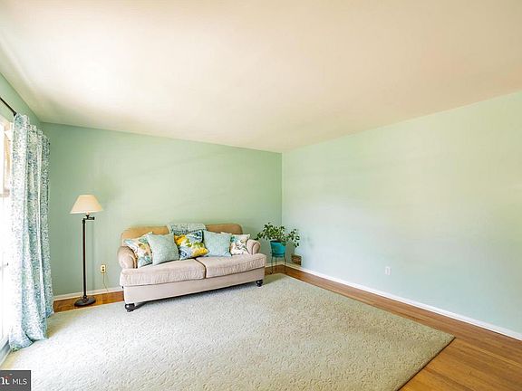 5th image of 13319 Oriental St