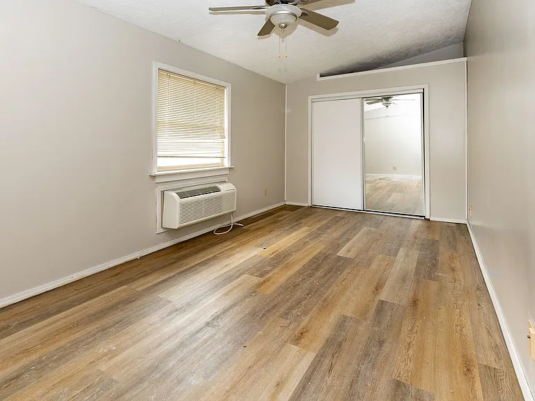 1410 Dillon Dr — Photo 5