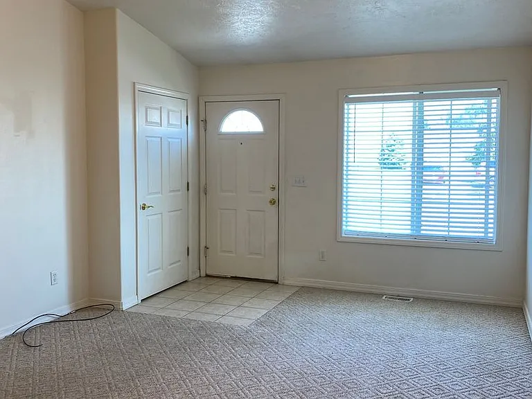 860 S 5 W #8 — Photo 3