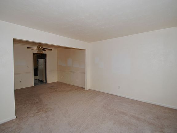 2nd image of 1932 Arlington Arch Dr