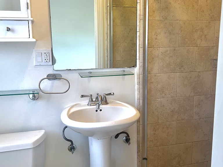 708 Huntley Dr #4 — Photo 5