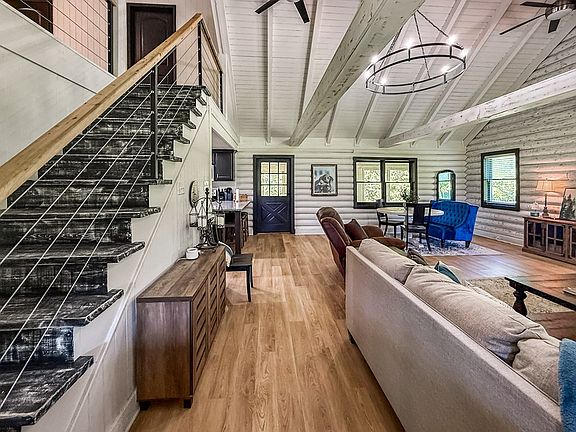 4th image of 153 Maple Ln