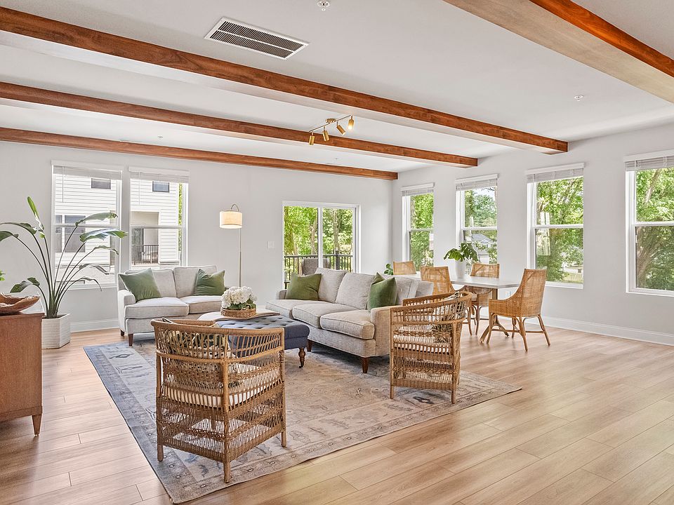 1st image of 303 E Roosevelt Ave