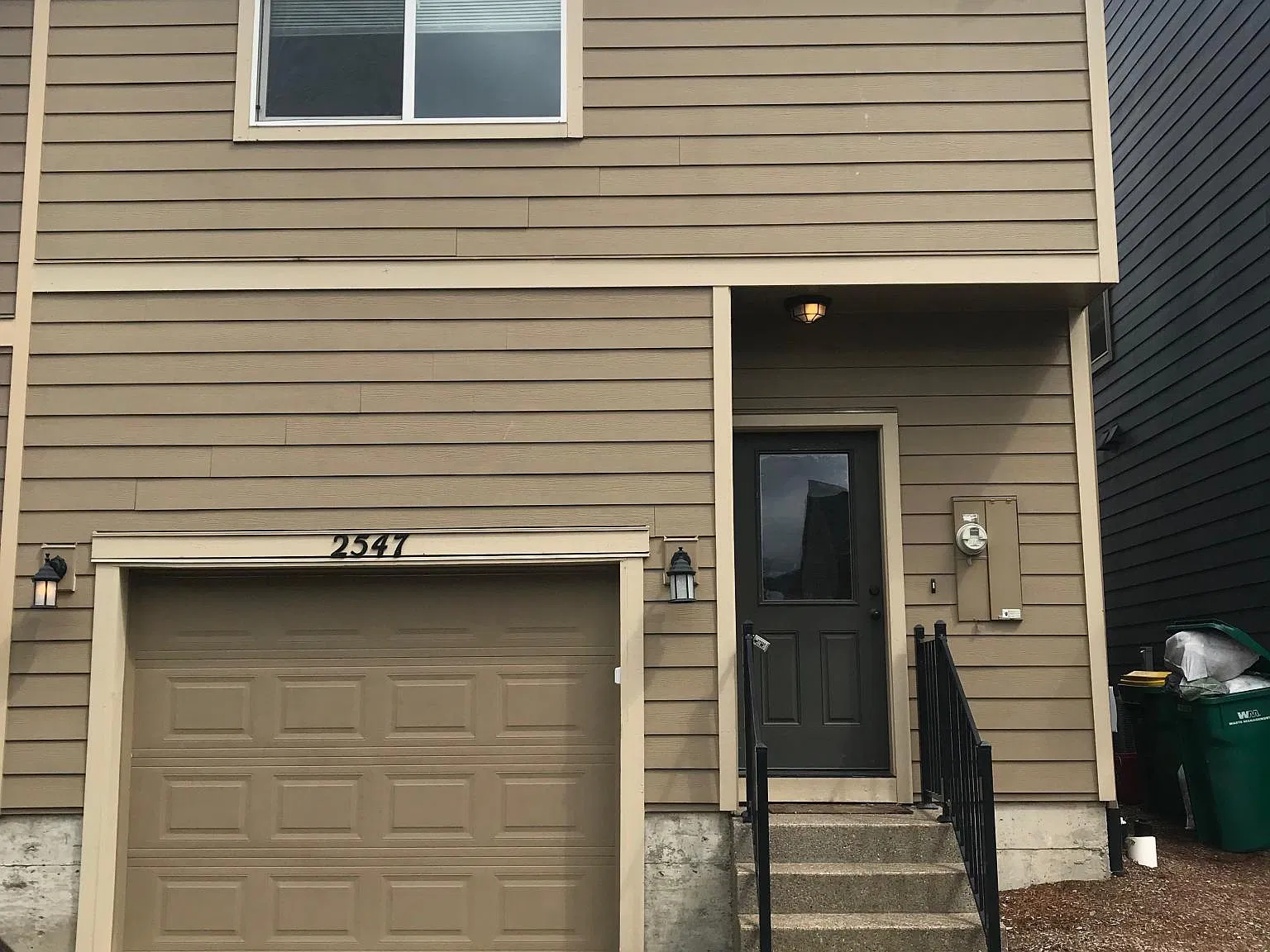 3 bed, 2.5 bath, 1412 sqft, $1,995 — Photo 2