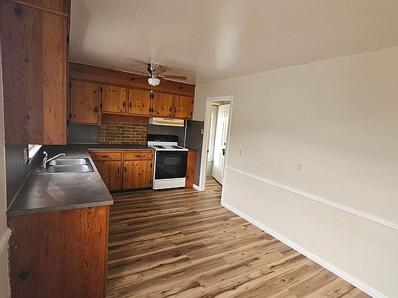 3rd image of 1337 Salem Ave #1-2