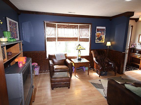 2nd image of 1033 Sherwood Ct