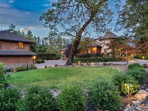 3rd image of 1312 Summit Drive