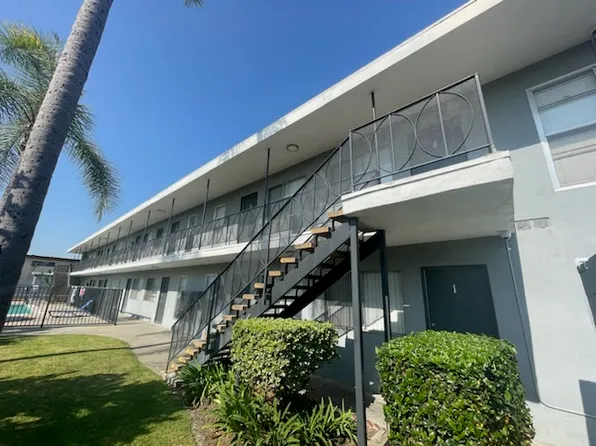 Santa Ana Apartments, 5018 Santa Ana St #5, Bell Gardens, CA 90201