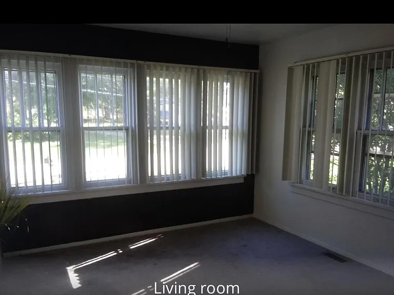 138 S Sheridan Rd — Photo 8