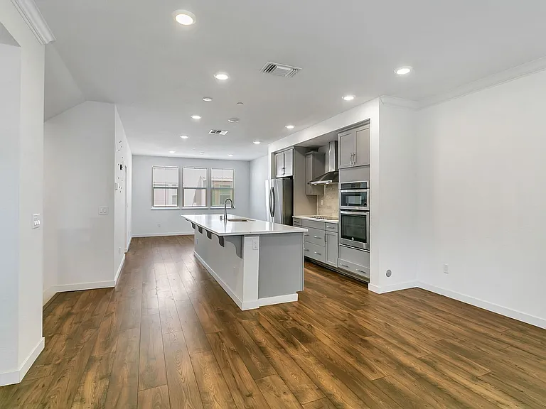 1543 Rucker Pl — Photo 4
