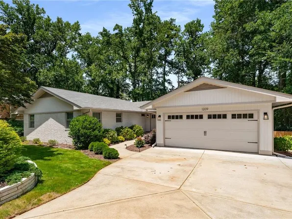 1209 Pinehurst Cir SE, Smyrna, GA 30080
