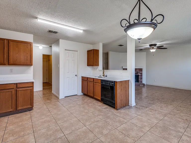 8402 Olivia Meadow Dr — Photo 7