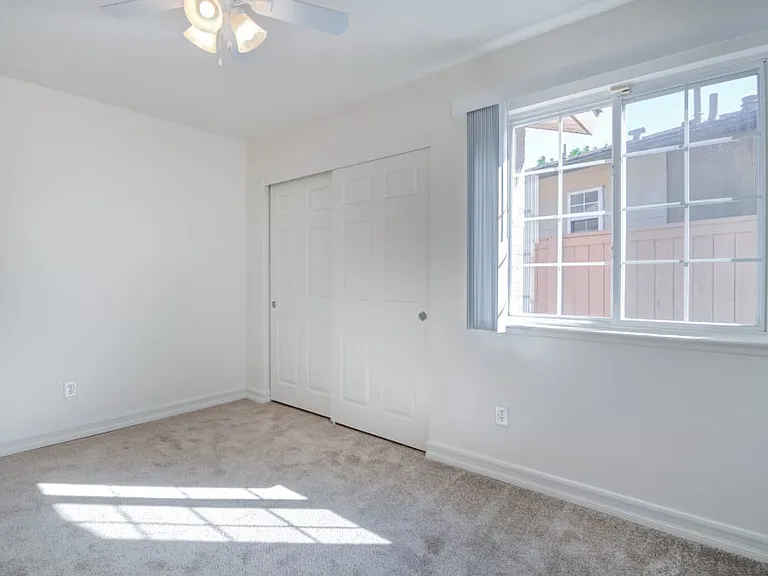 Aero Ridge - Military Housing — Photo 9
