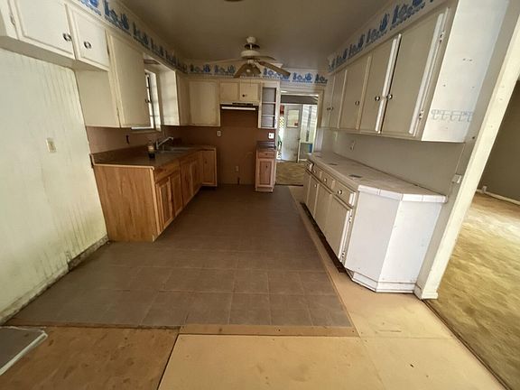 3rd image of 309 N Main St