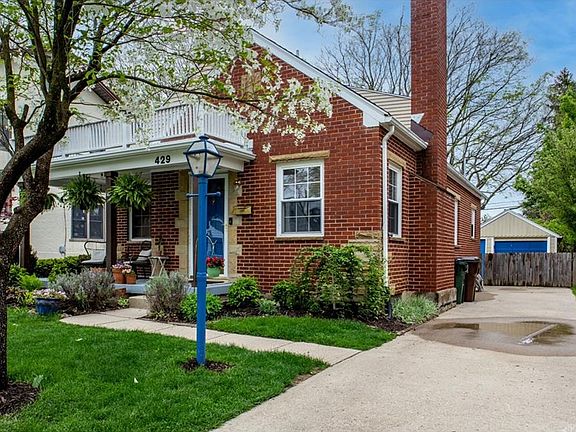 4th image of 429 Cushing Ave