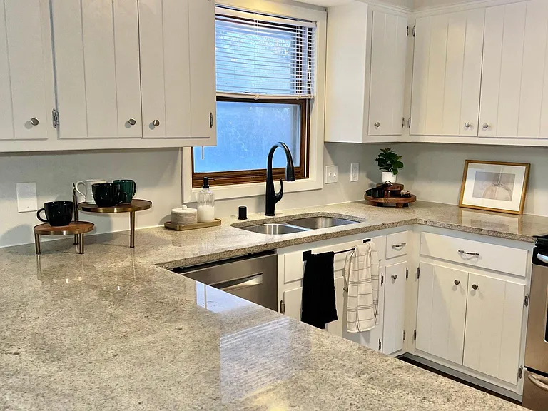W225N2588 Alderwood Ln — Photo 3
