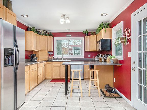 2nd image of 305 Bacon Ave